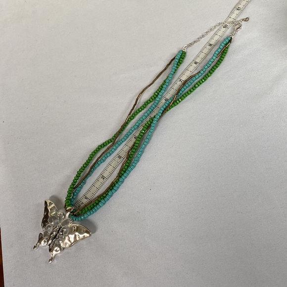 Large shiny silvertone butterfly pendant necklace - Picture 5 of 9